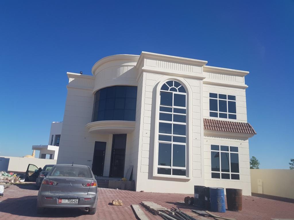 Tariq Aluminum team installing modern aluminium facade in Dubai UAE